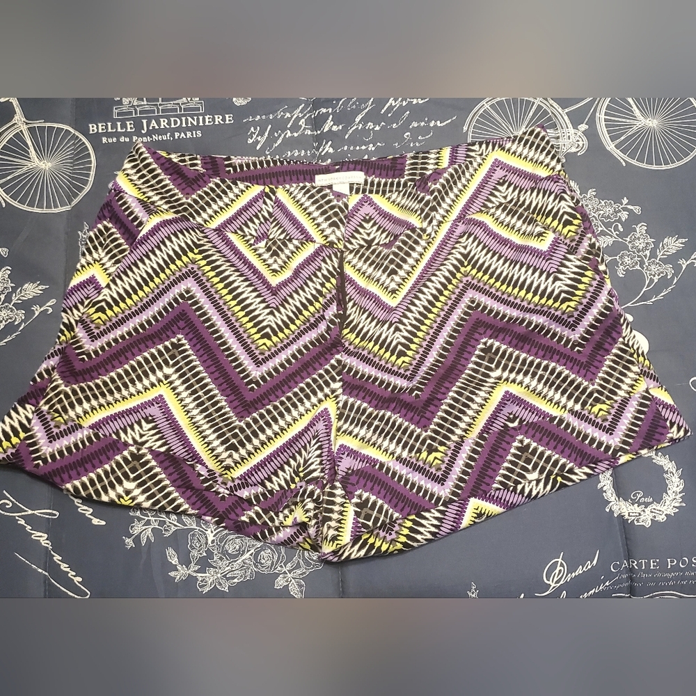 New York & Company Purple and Yellow Patterned Women's Shorts